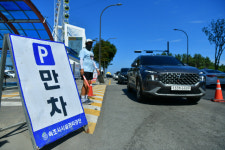 [현장컷] 피서 최절정 속초해변 가득 채운 인파