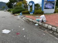 강원춘천 세계 태권도 문화축제 폐막 후 곳곳 쓰레기…뒷정리 미흡 눈총