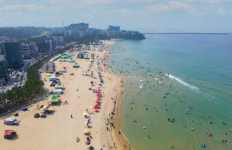 삼척 폐장한 해수욕장서 표류하던 50대 구조…안전요원 없는 해변, 구명조끼 착용해야