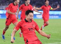 한국 축구 'AG 첫 3연패' 달성…일본 2-1로 꺾고 금메달