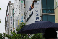 영어 유치원 교습비 월 124만원… 7세 고시 레벨테스트 경쟁도 치열