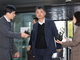 'SM 주가조작 의혹' 김범수, 금감원 출석…