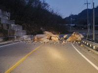 평창 개수리 지방도서 새벽 낙석 발생… 오전 9시30분부터 통행 재개
