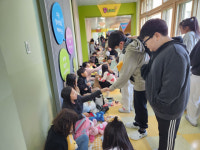 영월초교 교직원·전교생, 나눔 알뜰시장 수익금 전액 소외아동 기부