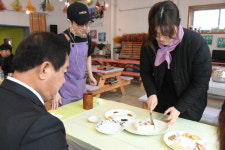 장미란 차관, 평창 의야지 바람마을 방문… 디지털관광주민증 운영 현장 점검