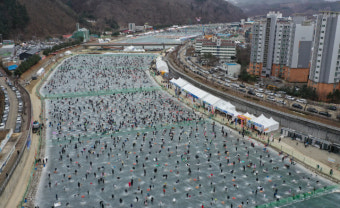 화천산천어축제, 개막 15일 만에 방문객 '100만 돌파' 흥행