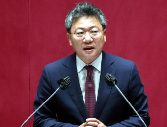 野 '정치쇼' 주장에 與 '이재명 떡볶이 먹방쇼' 소환
