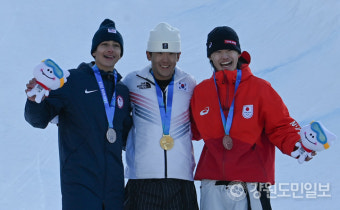 [강원2024 현장] 이채운, 스노보드 하프파이프 금메달…한국 두번째 '2관왕'