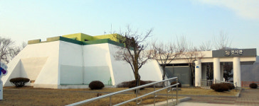 [WE+] 호수길 따라 자박자박…피톤치드 흠뻑 볼거리 듬뿍