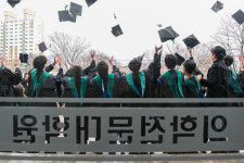 강원대 의대 100명 증원 추진… 의대생 반발