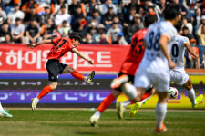 사상 첫 홈 경기 매진 강원FC, FC서울전에서 1-1 극적 무승부