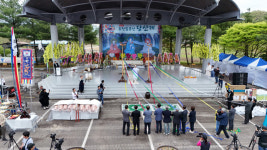 600년전통 팔봉산 당산제 막 올라…작두타며 무사안녕 기원