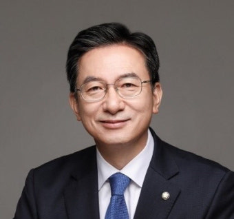 국회의장 자리 둘러싼 경쟁 점화… 조정식·추미애·정성호 기싸움