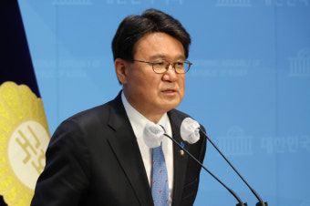 조국혁신당, 첫 원내대표로 황운하 선출… 