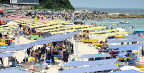 [현장컷] 고성 아야진 해변 관광객 인산인해