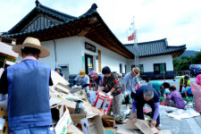 [시니어의 눈] 경로당 어르신 친환경 활동 팔 걷었다