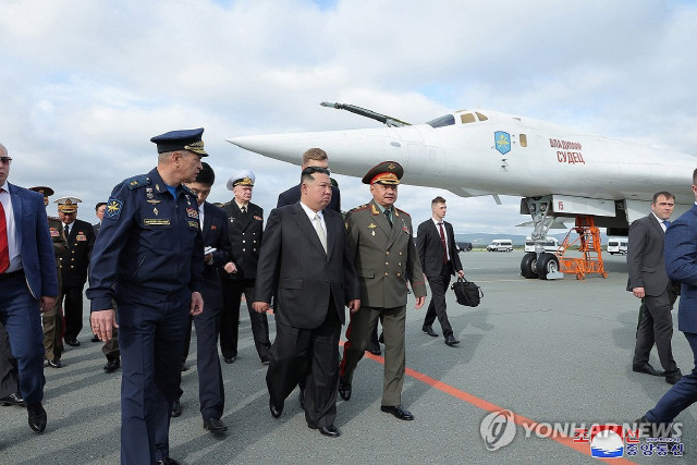 러시아 쇼이구, 북한 국무위원장과의 회담에서 전략적 협력 강화 메시지 전달