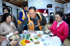 [시니어 현장] 코로나로 중단됐던 어르신 봉사활동 재개