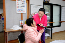 [시니어 현장] 코로나로 중단됐던 어르신 봉사활동 재개