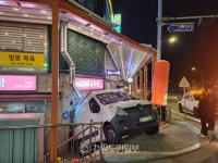 [현장컷] 춘천 서부시장 상가로 차량 떨어져