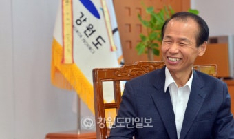 검찰, '레고랜드 배임 혐의' 최문순 전 지사 소환조사
