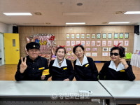 [시니어 현장] 인제군사회복지관, 꽃보다 老(노)치원 수료식