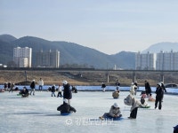 영월읍 동강둔치 겨울철 놀이시설 호평