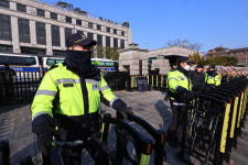 경찰, 尹 탄핵심판 선고일 헌재 앞 주유소 폐쇄 추진