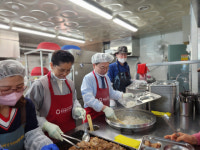 육 시장 동부노인복지관 배식봉사