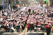 춘천서 윤석열 탄핵 반대 집회…중앙로터리 4차선 도로 통제