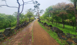 한국전쟁 최대격전지 철원 백마고지 전적비 주변 새 정비
