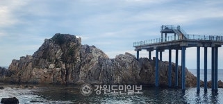 [르포] 쪽빛 동해 바라보며 공중을 거닐다 ① 최북단 고성 거진 백섬