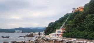 [르포] 쪽빛 동해 바라보며 공중을 거닐다 ① 최북단 고성 거진 백섬