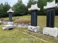 풀만 무성하게 방치된 독립운동가 묘역, 시민들이 지켰다