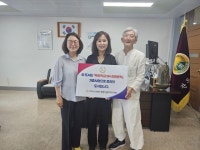 강원문인협회, 강릉 관동중학교에 우리학교 ON 강원문학 도서 기증