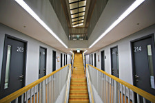 스스로 가두다… 홍천 행복공장 관광공사 불편한 여행지 선정