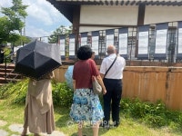 그의 소설 땡볕과 같이 더운 날, 김유정 기념문집 출판기념회를 열다