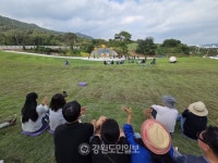 깊어가는 가을 원주 반계리 은행나무 광장서 힐링 버스킹 펼쳐져