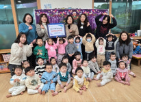 진흥어린이집 성금 전달