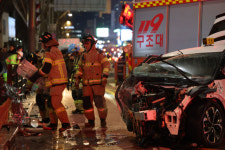 종각역 앞 3중 추돌로 보행자 덮쳐…1명 사망·9명 부상