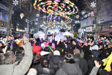 [현장컷] 화천산천어축제 올 마지막 선등거리 페스티벌