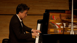 피아노 연주로 돌아보는 인생 여정