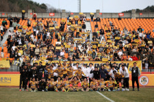 완벽 첫 단추 춘천시민축구단 홈 개막전서 축포