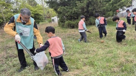 춘천공공형어린이집연합회, 지구의 날 맞아 다함께 쓰담 정화 활동 실시