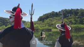[현장컷] 청령포로 나룻배 타고 들어가는 단종