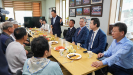 정성호 법무부 장관 고향 양구 방문... 팔랑리 등 찾아