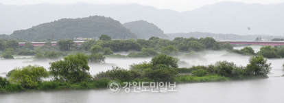 구름 위을 걷는 것 같은 분위기 소양강 물안개 장관
