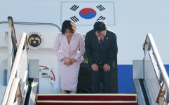 이 대통령, 프랑스로 출국…마크롱과 '뤼미에르 서밋' 공동의장