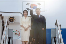이 대통령, 한일·한미 정상회담 위해 출국
