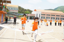 공주반포 교육가족 체육대회, 교실 벗어나 즐거움 만끽 훈훈함 연출